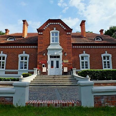 Dom Pracy Tworczej Hotel Goluchow Ngoại thất bức ảnh