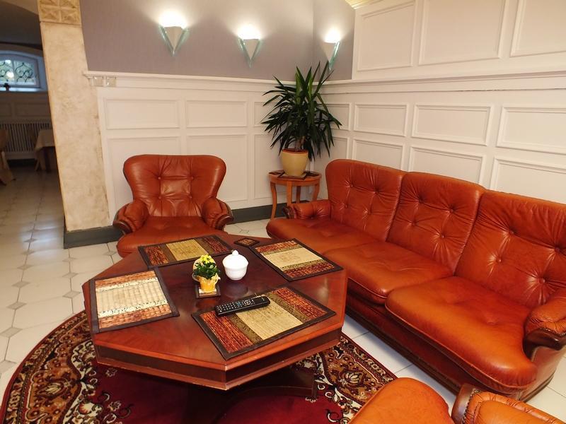 Dom Pracy Tworczej Hotel Goluchow Ngoại thất bức ảnh