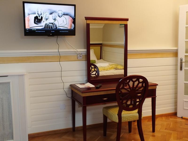 Dom Pracy Tworczej Hotel Goluchow Ngoại thất bức ảnh