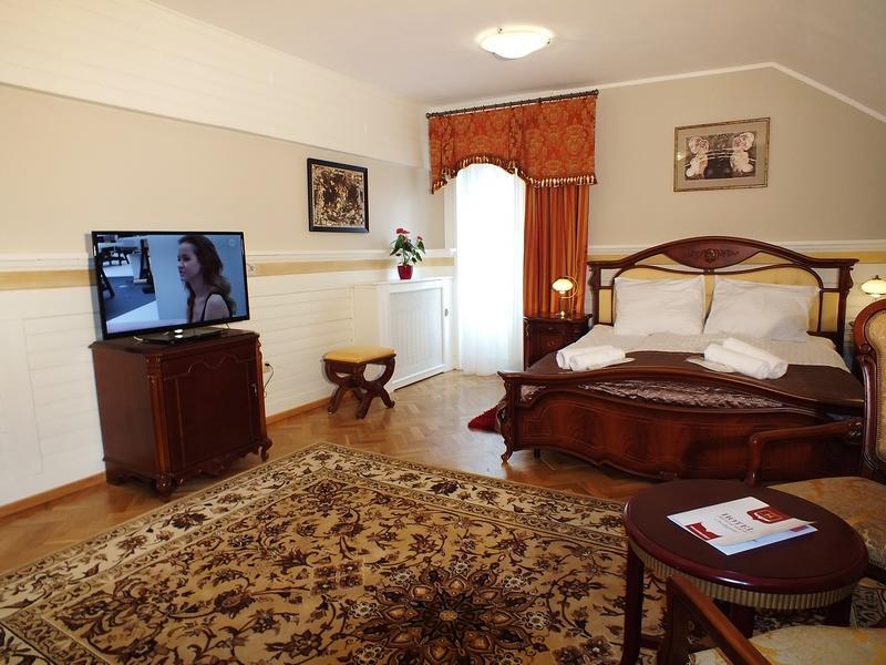 Dom Pracy Tworczej Hotel Goluchow Ngoại thất bức ảnh