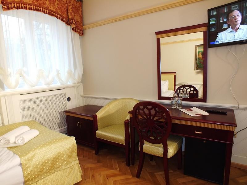 Dom Pracy Tworczej Hotel Goluchow Ngoại thất bức ảnh