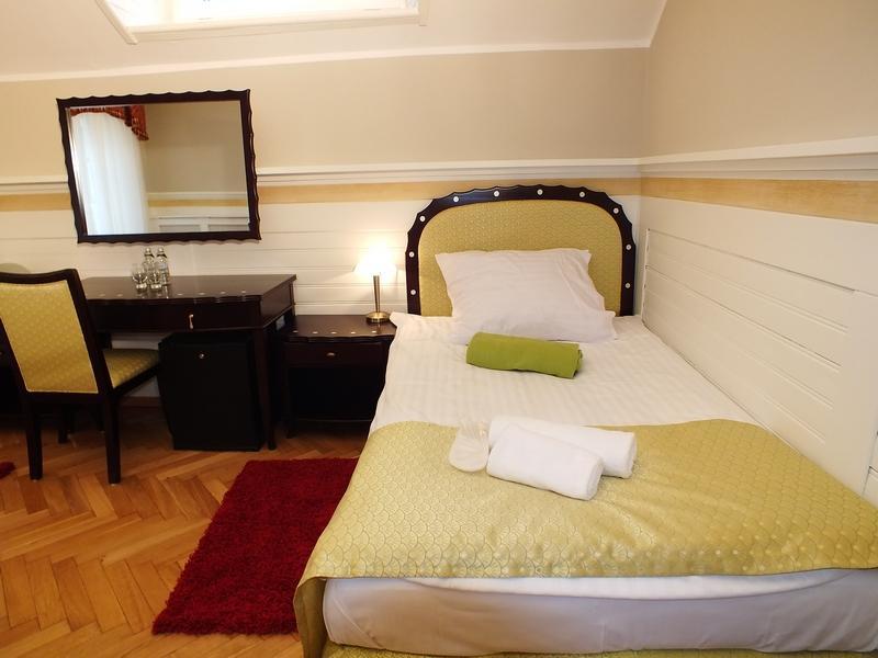 Dom Pracy Tworczej Hotel Goluchow Ngoại thất bức ảnh