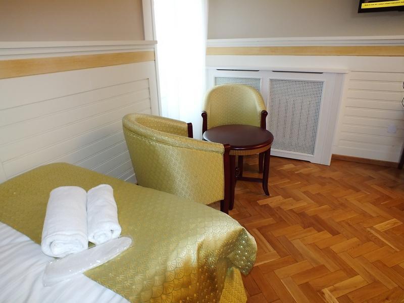Dom Pracy Tworczej Hotel Goluchow Ngoại thất bức ảnh